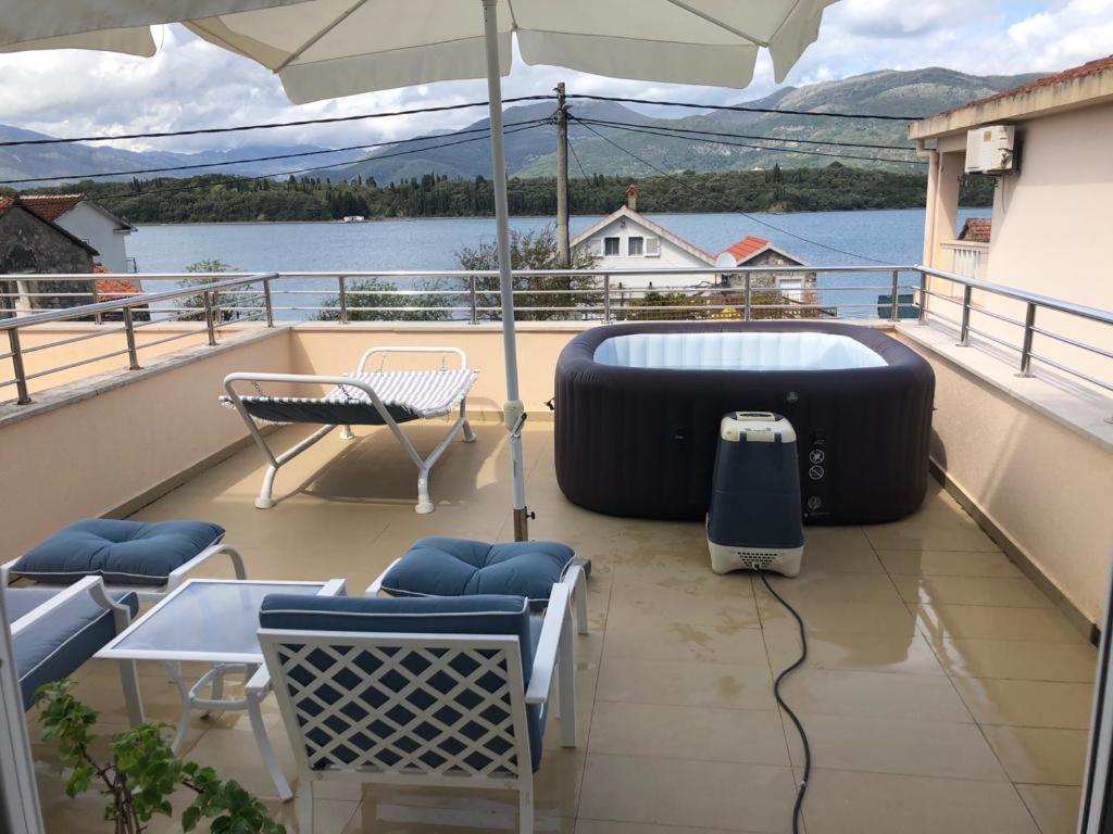 Riverside Villa Τίβατ Εξωτερικό φωτογραφία