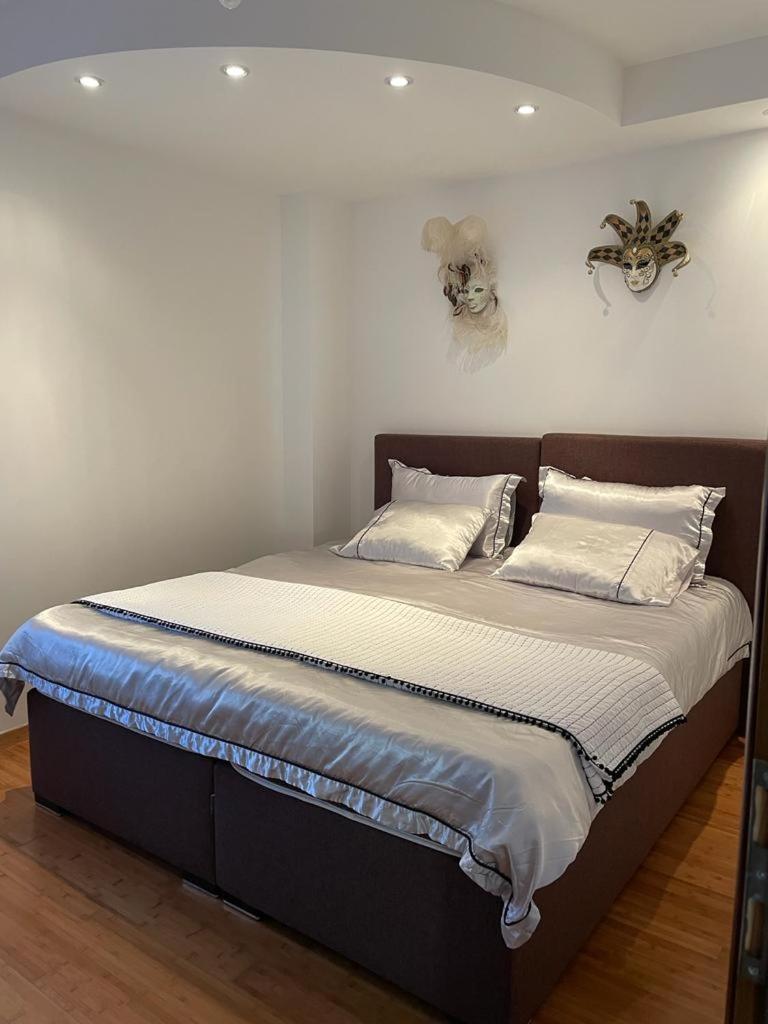 Riverside Villa Τίβατ Εξωτερικό φωτογραφία
