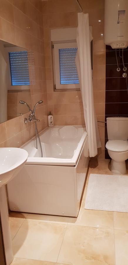 Riverside Villa Τίβατ Εξωτερικό φωτογραφία