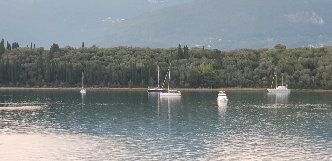 Riverside Villa Τίβατ Εξωτερικό φωτογραφία